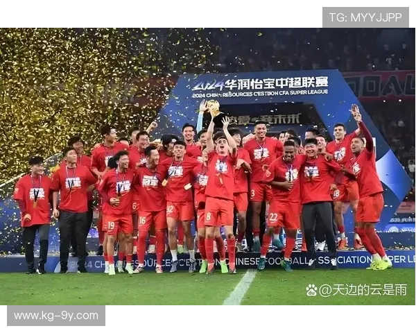 以热血拼搏诠释青春力量展现绿茵赛场上男足球员的荣耀瞬间 以热血拼搏诠释青春力量展现绿茵赛场上男足球员的荣耀瞬间